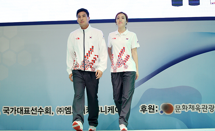 제17회 아시아경기대회 선수단복은 한국의 단청을 표현한 디자인이 들어있다. 