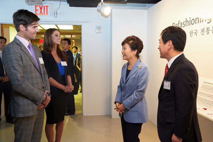 President Park Geun-hye (second from right) talks with Nia Sanchez and Edgar Vaudeville, members of the 'K-culture supporters' group.'