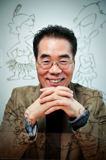 Kim Soo-Jung smiles with drawings of his Dooly characters. (photo: Son Hong-ju)