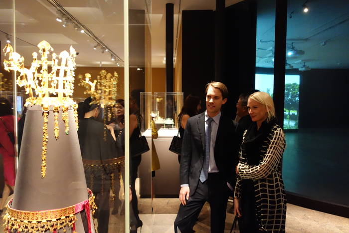 Visitors gaze upon the Silla Kingdom’s golden royal crown. (photo courtesy of the National Museum of Korea)