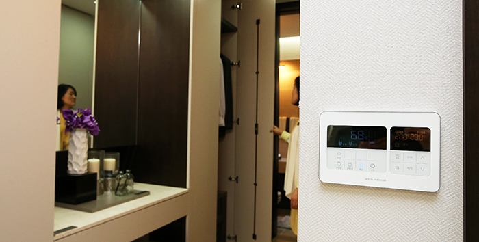 Residents can calculate their energy use on a real-time basis and control the lights in their home. 