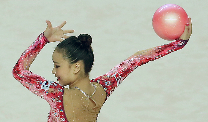 
Son Yeon-jae performs her ball routine on July 11, the first day of the two-day individual all-around final, at the at Kwangju Women's University Gymnasium. 