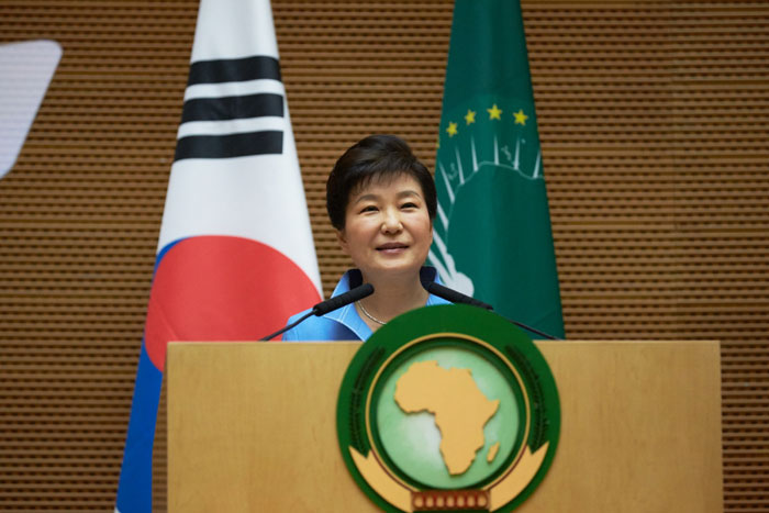 President Park Geun-hye addresses the African Union on May 27 in Addis Ababa. In her speech, she presented her blueprint for a comprehensive, cooperative partnership with Africa.