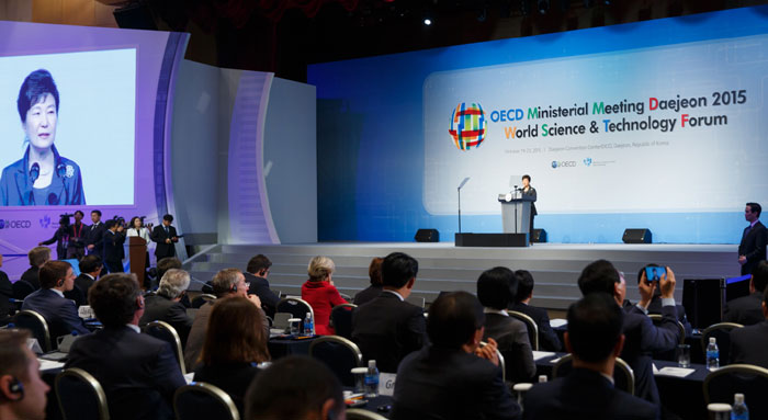 OECD과학기술 장관회의가 20일 대전에서 개막했다. 개막식에는 57개국 장차관 및 12개 국제기구 대표들이 참석했다.