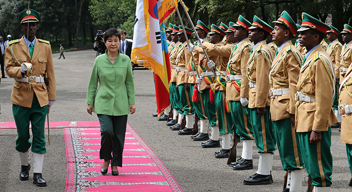 President Park Geun-hye inspects a military honor guard at the presidential palace in Addis Ababa on May 26.