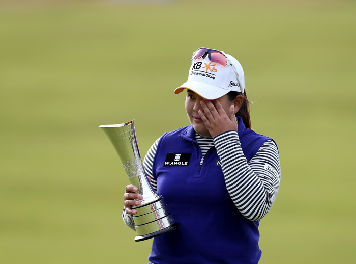 Park In-bee sheds tears of joy after achieving her career grand slam on the LPGA Tour. 
