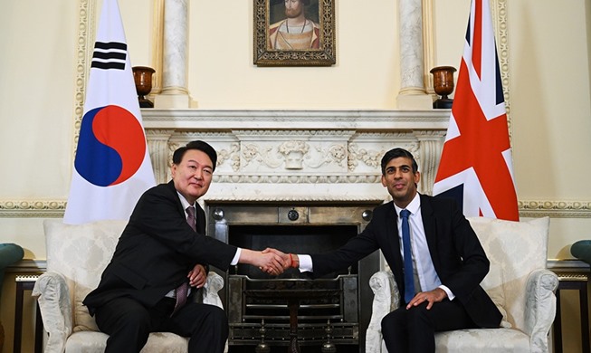 كوريا الجنوبية وبريطانيا توقعان ’اتفاق داونينغ ستريت‘ لرفع علاقاتهما إلى ’شراكة إستراتيجية عالمية‘