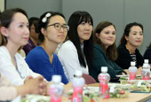   طلاب دوليون يلتقون لتعلم التاريخ الكوري