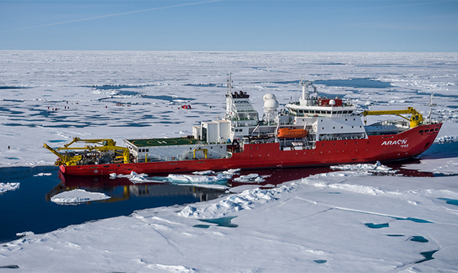 سفينة أبحاث كورية تتجه إلى القطب الشمالي