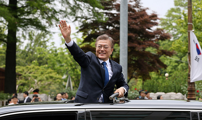 إضاءة كوريا الجنوبية مستقبل الديمقراطية