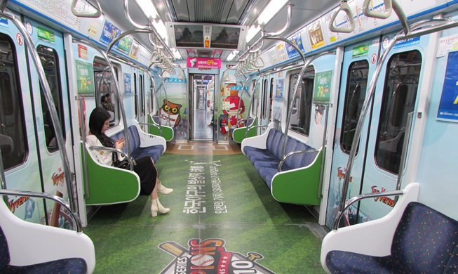 مترو الأنفاق في مدينة سيئول (المراسلة الفخرية)