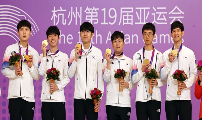 كوريا الجنوبية تفوز بالميداليات الذهبية لليوم العاشر على التوالي ... الميدالية الذهبية في منافسات فريق غو للرجال