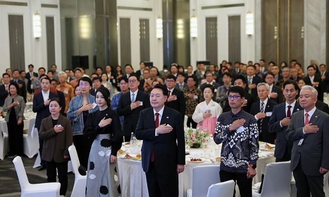الزوج الرئاسي يجتمع بالجالية الكورية لدى إندونيسيا