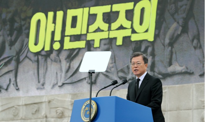 الرئيس مون يقول كوريا ستتغلب على فيروس كورونا بالتعاون والتضامن