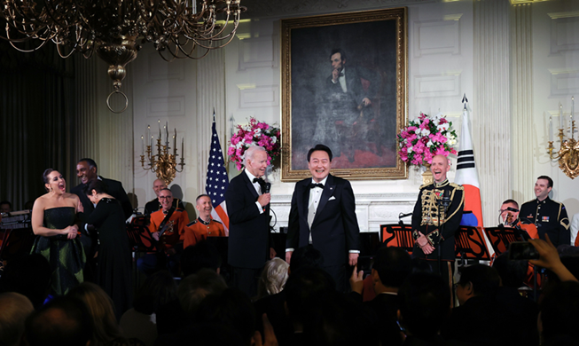 صحيفة نيويورك تايمز تختار الرئيس يون ونيو جينز ضمن قائمة الـ71 شخصا الأكثر أناقة لعام 2023