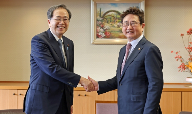 وزير الأراضي والبنية التحتية والنقل والسياحة الياباني كوريا منحتنا هبة ثقافية عظيمة