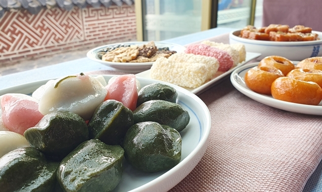 طاولة الحلوى الكورية التقليدية في عيد تشوسوك