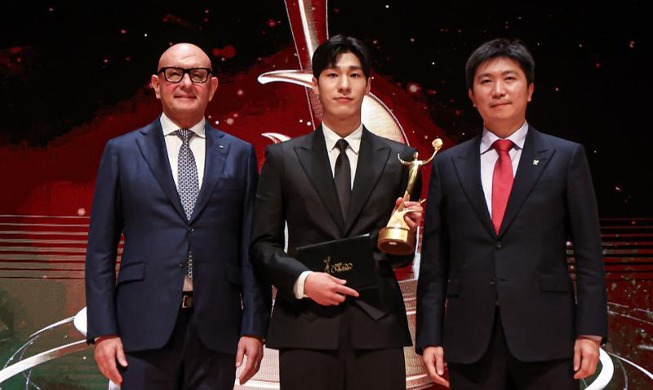 اتحاد اللجان الأولمبية الدولية يمنح هوانغ ديه-هون صاحب ذهبية المضمار القصير جائزة أفضل رياضي