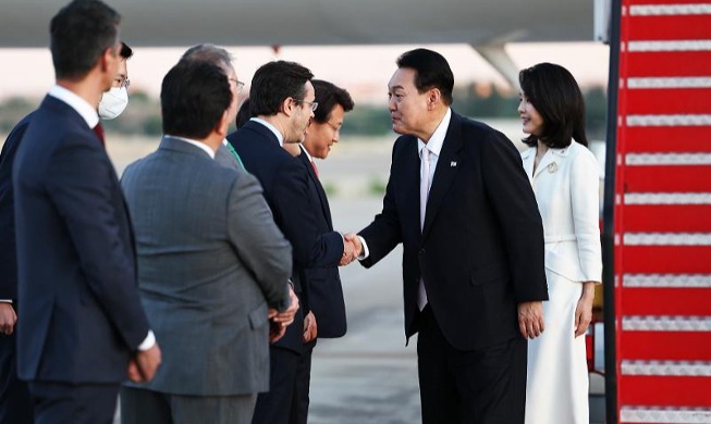 الرئيس يون يصل إلى مدريد .. قمة ثنائية بين كوريا الجنوبية وأسترال...