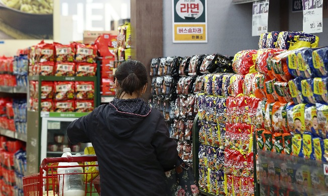 الشعرية الكورية ’راميون‘ ذات الشعبية بين الأجانب.. سجلت رقما قياسيا من حيث الصادرات في النصف الأول من العام