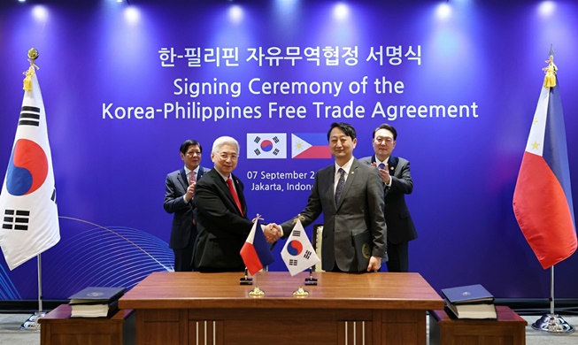 كوريا الجنوبية توقع رسميا اتفاقية تجارة حرة مع الفلبين