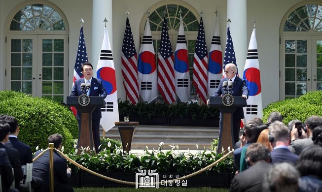الزعيمان الكوري والأمريكي يعتمدان ’إعلان واشنطن‘