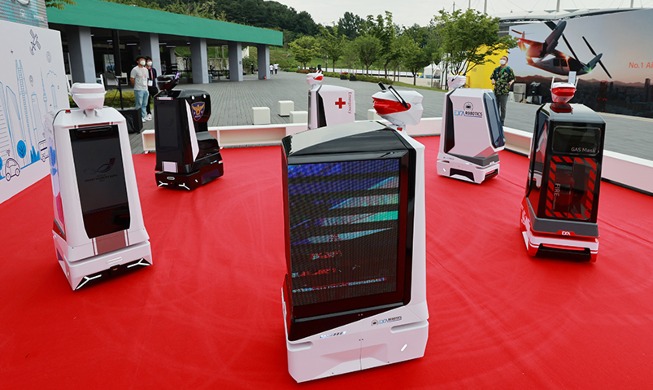 [كوريا في صورة] روبوتات الذكاء الاصطناعي تعرض القيادة الذاتية