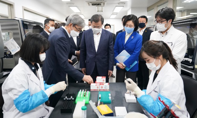 تقنيات التشخيص الكورية تساهم في التغلب على فيروس كورونا في العالم