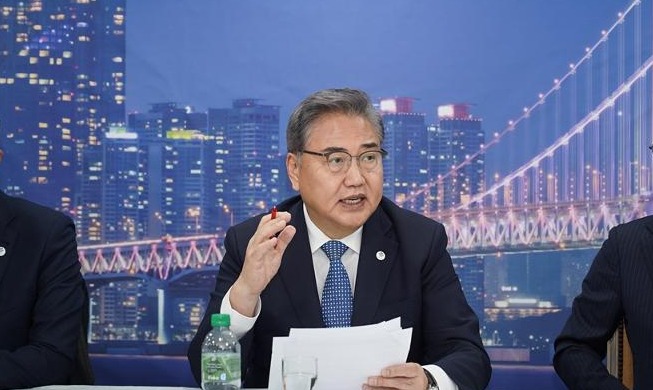 بارك جين وزير الخارجية الكورية في زيارة إلى باريس لدعم استضافة بوسان للمعرض العالمي 2030