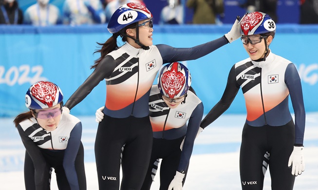 كوريا الجنوبية تفوز بميدالية فضية في سباق التتابع في التزلج السريع 3000 متر للسيدات