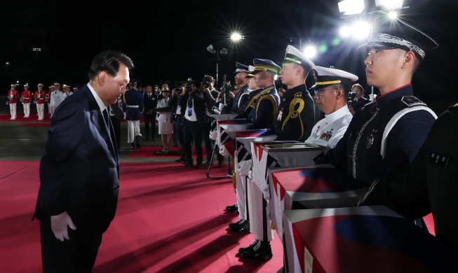 الرئيس يون يشرف على مراسم إعادة رفات 7 كوريين جنوبيين قتلوا في الحرب الكورية