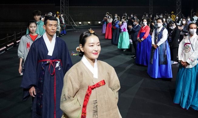 [كوريا في صورة] معرض الملابس المجددة في قصر كيونغبوك-كونغ احتفالا بمؤتمر قمة بي فور جي
