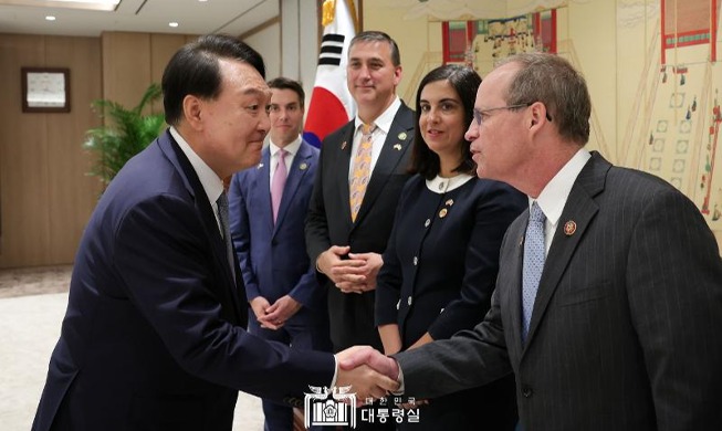 الرئيس يون يلتقي بوفد أمريكي من مجلس النواب ... الرجاء التعاون لقيادة النمو المشترك