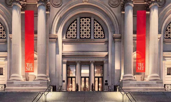 عمل فني كوري يعرض للمرة الأولى على واجهة متحف المتروبوليتان للفنون في نيويورك