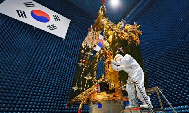 كوريا تكشف عن أول قمر صناعي بيئي ثابت بالنسبة إلى الأرض