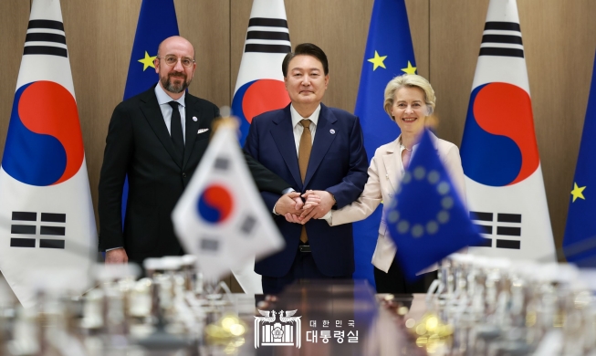 الرئيس يون في مأدبة كوريا والاتحاد الأوروبي كوريا الجنوبية والاتحاد الأوروبي شريكان استراتيجيان