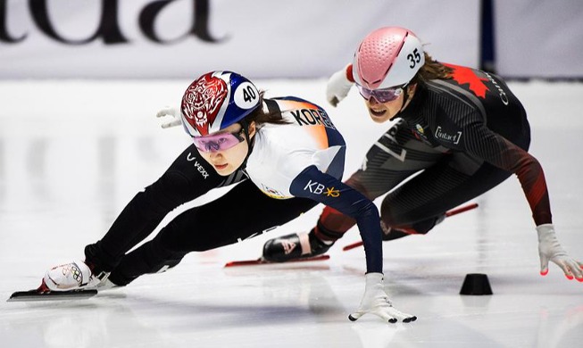 فازت ’تشوي مين-جونغ‘ بأربع ميداليات ذهبية في بطولة العالم للتزلج السريع على المضمار القصير