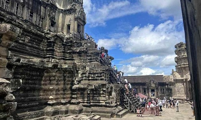 إدارة التراث الثقافي تدعم ترميم واستعادة معبد أنغكور وات في كمبوديا