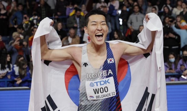 لاعب الوثب العالي الكوري ’أوو سانغ-هيوك‘ يفوز بالميدالية الذهبية في بطولة العالم لألعاب القوى
