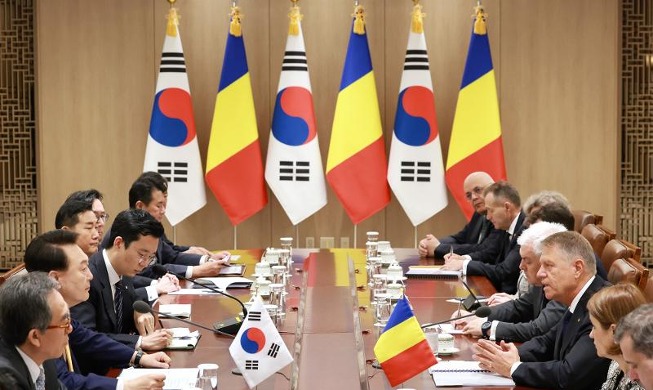 كوريا ورومانيا تتفقان على تعزيز التعاون في مجالات الدفاع والطاقة النووية