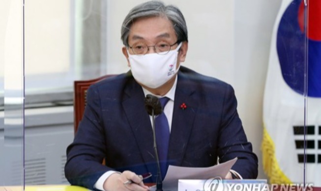 السكرتير الرئاسي ’نو يونغ- مين‘ يصرح سنبدأ في التطعيم بلقاح كورونا 19 بدءا من فبراير القادم