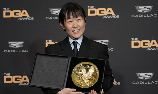 سيلين سونغ أول مخرجة ذات أصول كورية تحصل على جائزة أفضل مخرج صاعد من نقابة المخرجين الأمريكية