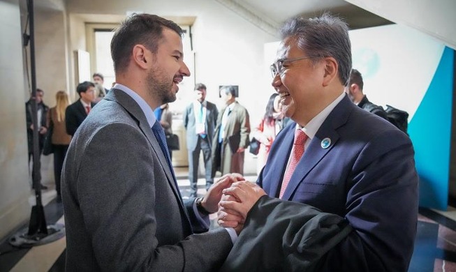 الوزير بارك جين يطلب الدعم لاستضافة كوريا الجنوبية معرض إكسبو العالمي 2030 في منتدى باريس للسلام