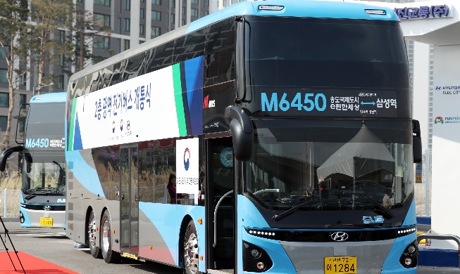كشف النقاب عن أول حافلة كهربائية ذات طابقين تم تطويرها بالتكنولوجيا الكورية الجنوبية