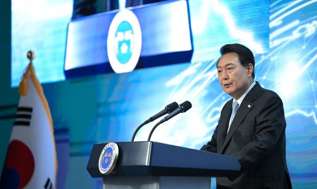 الرئيس يون يحضر الدورة الأولى من المؤتمر العالمي الأول للعلماء والمهندسين الكوريين