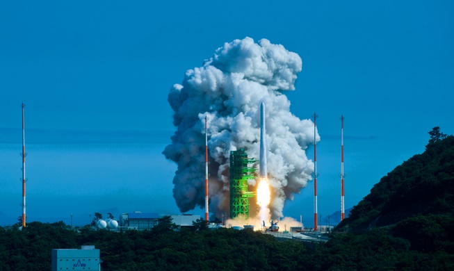 حقبة جديدة في مجال الفضاء...كوريا الدولة السابعة على مستوى العالم في إطلاق مركبة فضائية