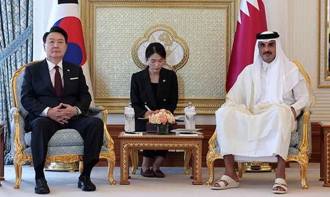 الرئيس يون في قمة مع أمير دولة قطر 