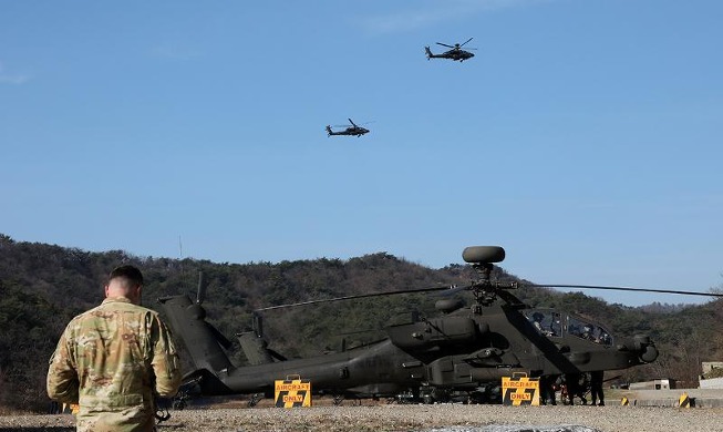 تدريب كوري أمريكي مشترك لطائرات الهليكوبتر أباتشي