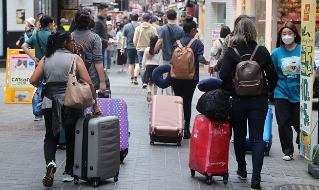 عدد السياح الأجانب في أبريل هذا العام يبلغ 889 ألف سائح بزيادة 595% عن مثيله في العام الماضي
