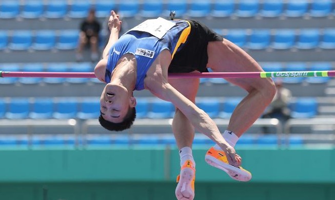 بطل الوثب العالي الكوري وو سانغ-هيوك يفوز بلقب بطل سباق الجائزة الكبرى الذهبية لعام 2023